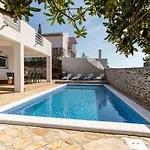 Opera By Interhome Tatil Evi Ražanac