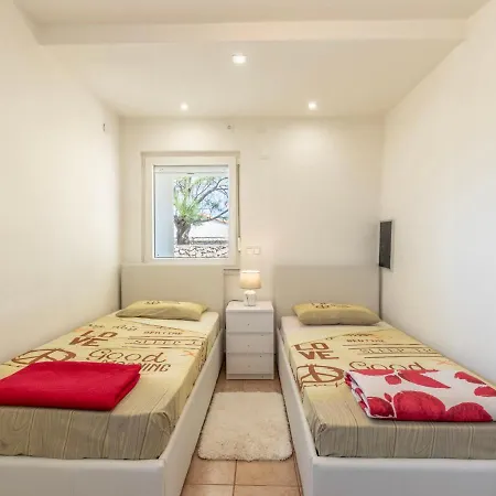 Opera By Interhome *