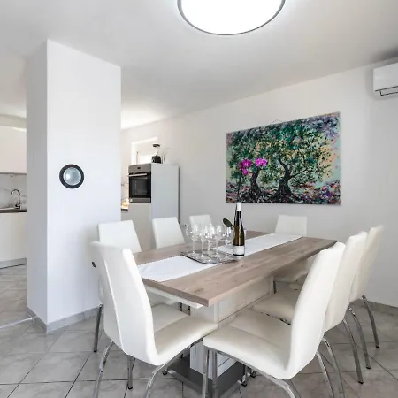 Opera By Interhome * Ražanac