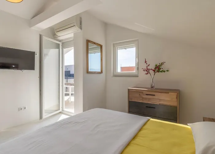 Opera By Interhome *