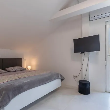 Opera By Interhome Tatil Evi