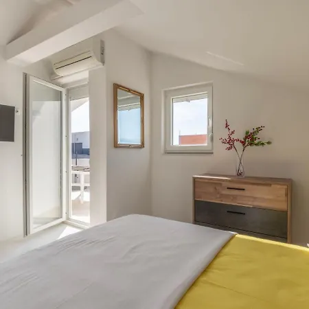 Opera By Interhome *