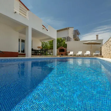 Opera By Interhome Tatil Evi Ražanac