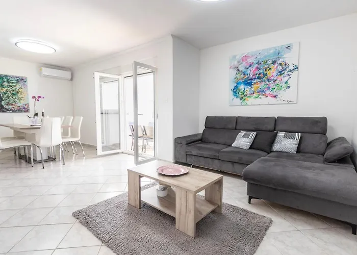 Ferienhaus Opera By Interhome Ražanac