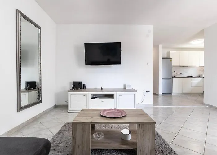 Opera By Interhome * Ražanac